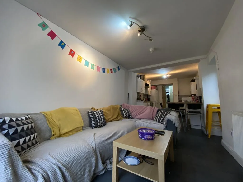 6 bedroom terraced house for rent