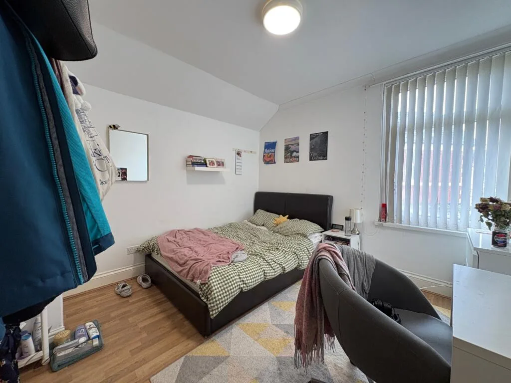 6 bedroom terraced house for rent