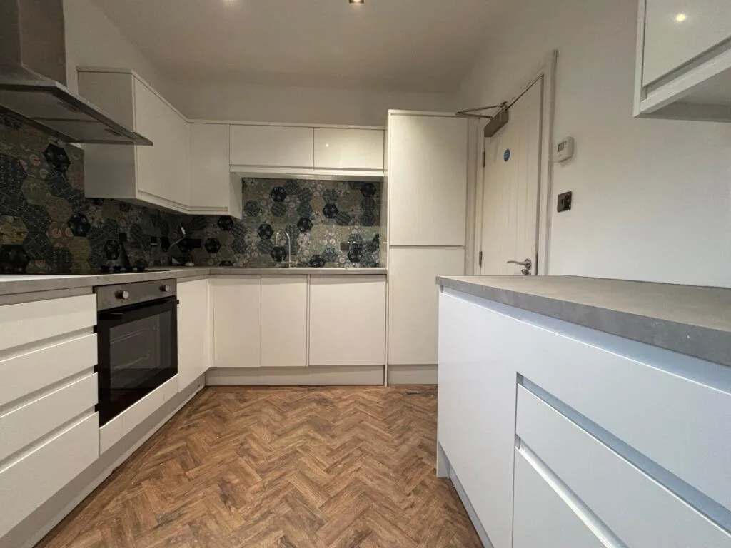 5 bedroom flat for rent