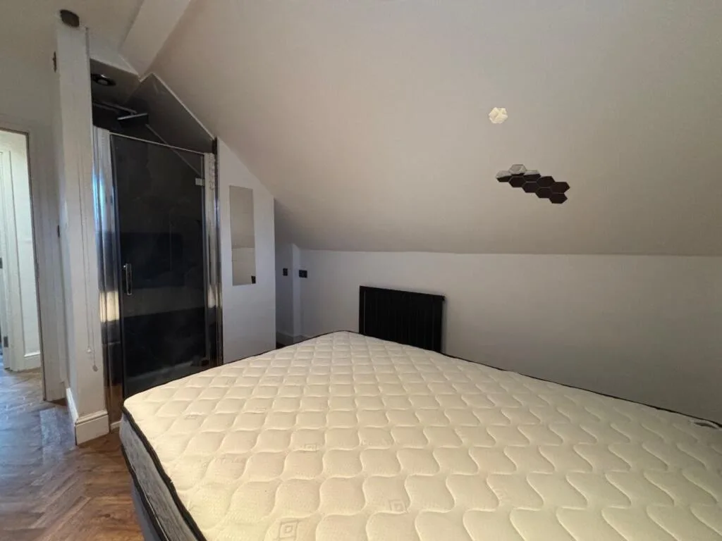 5 bedroom flat for rent