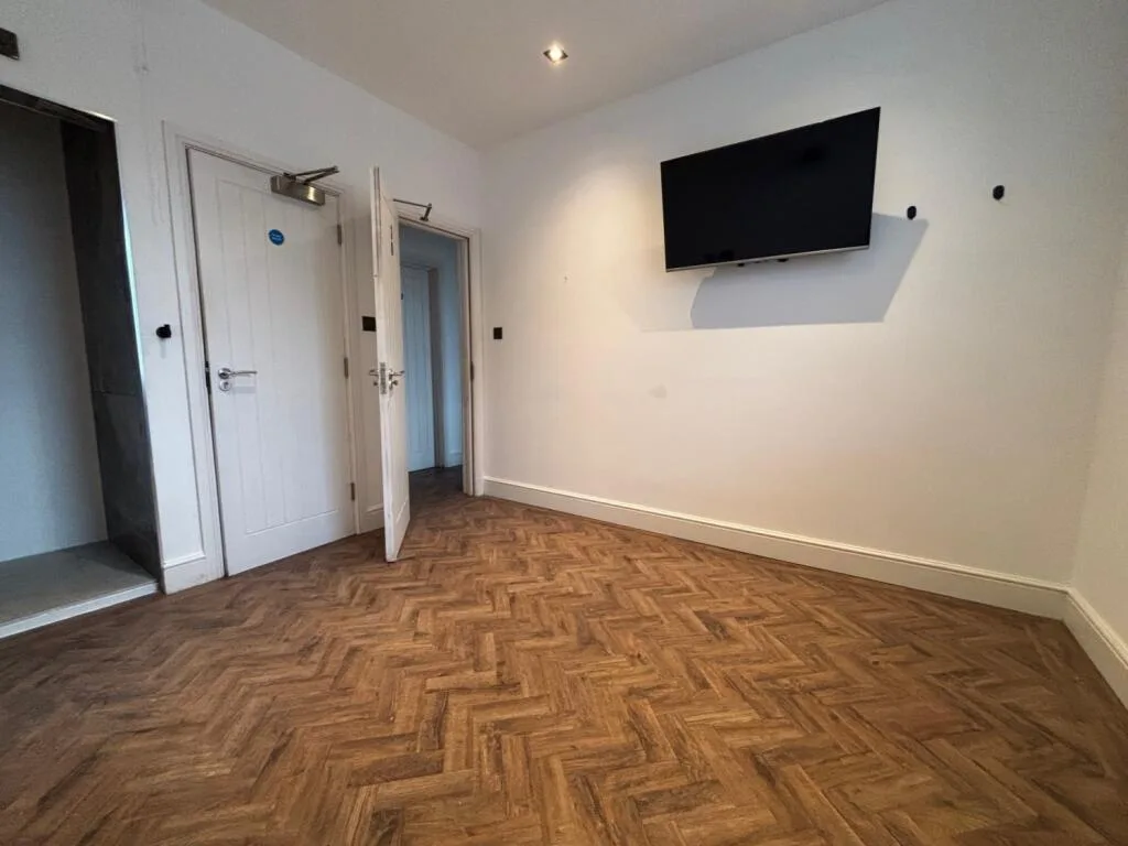 5 bedroom flat for rent