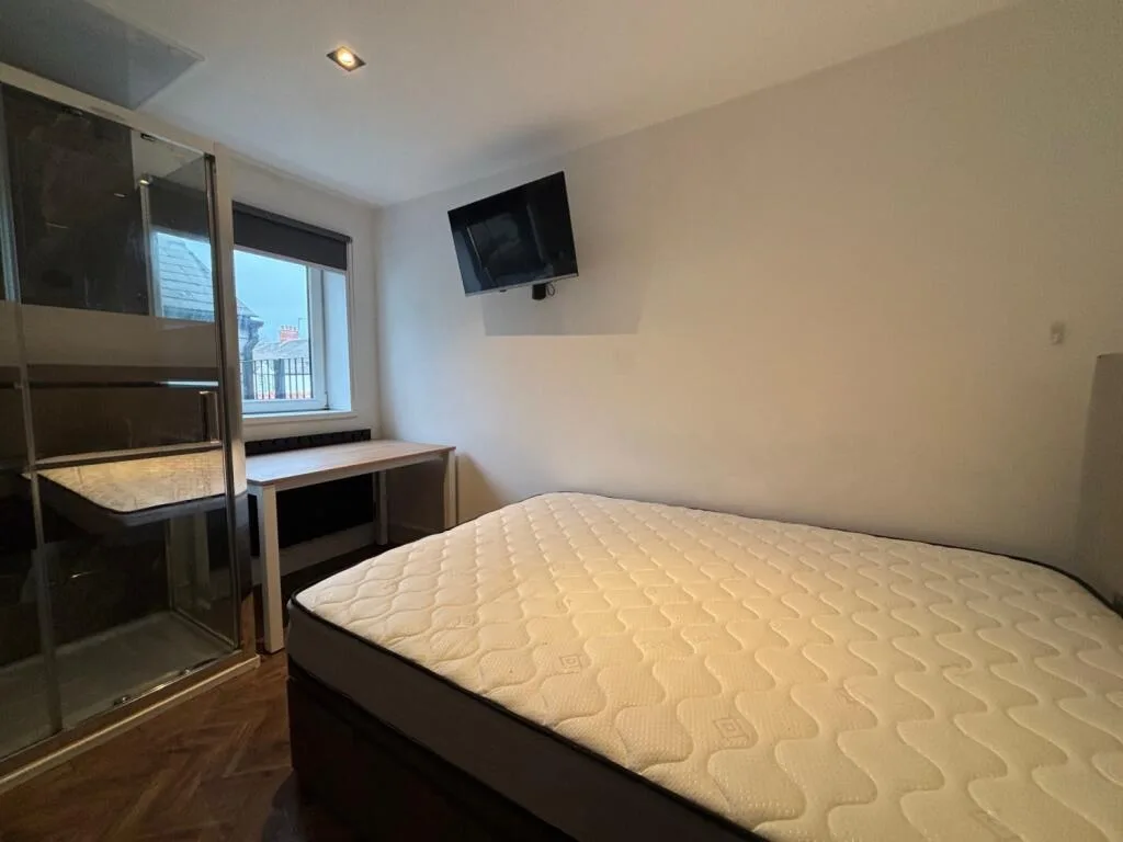 5 bedroom flat for rent