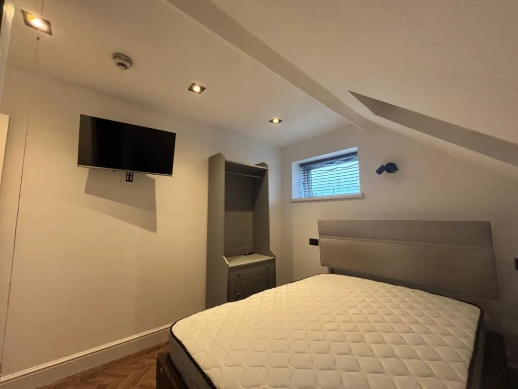 5 bedroom flat for rent