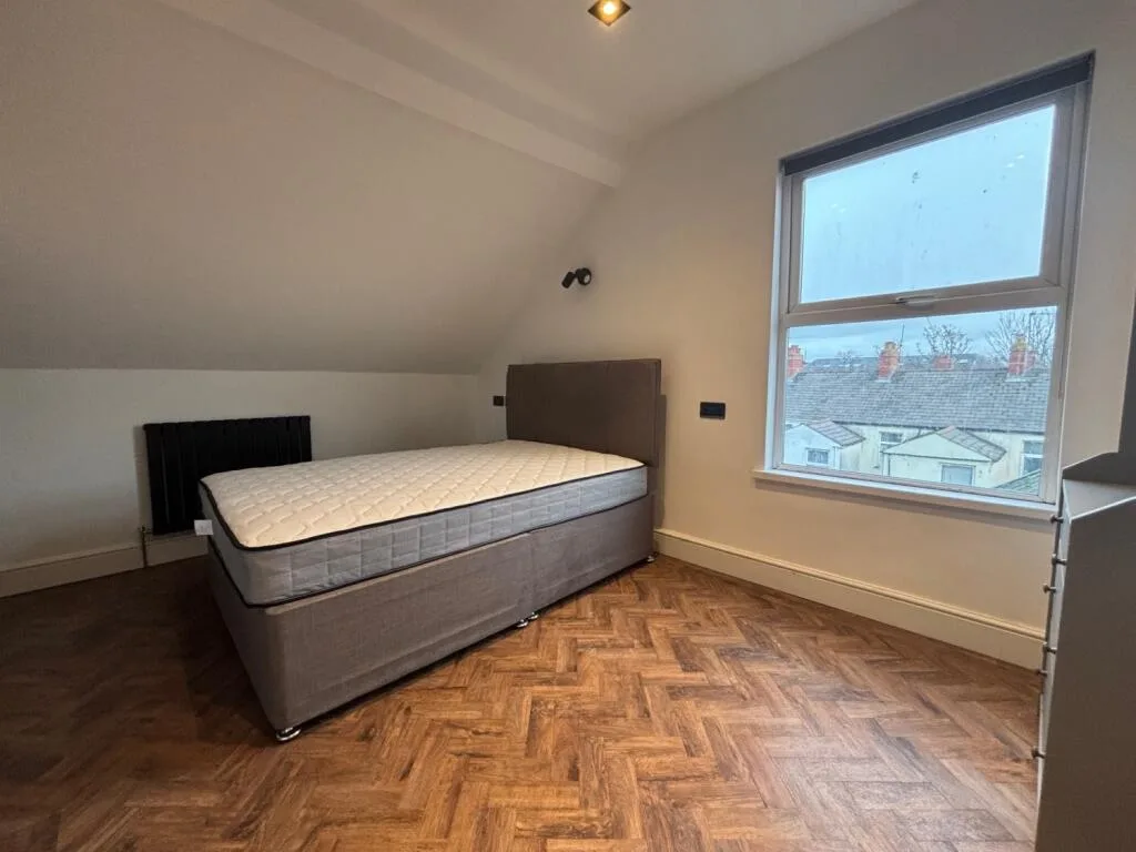 5 bedroom flat for rent
