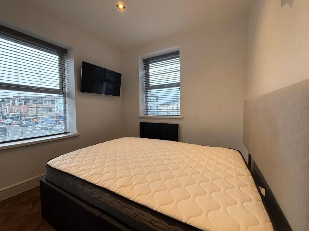 5 bedroom flat for rent