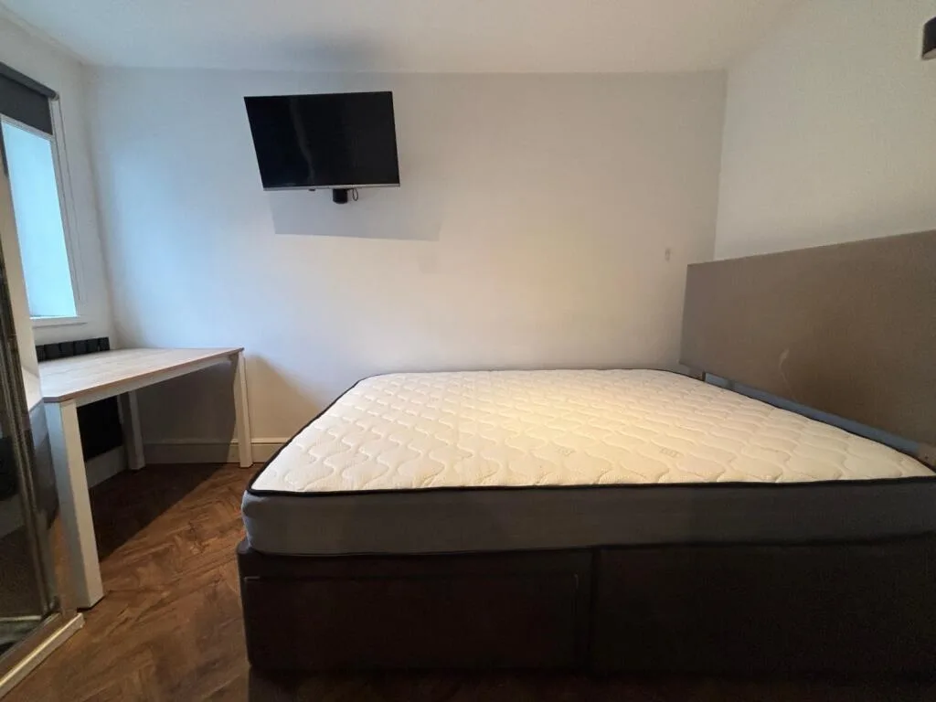 5 bedroom flat for rent