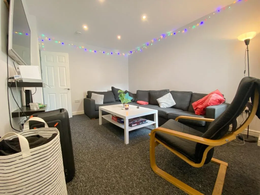 6 bedroom terraced house for rent