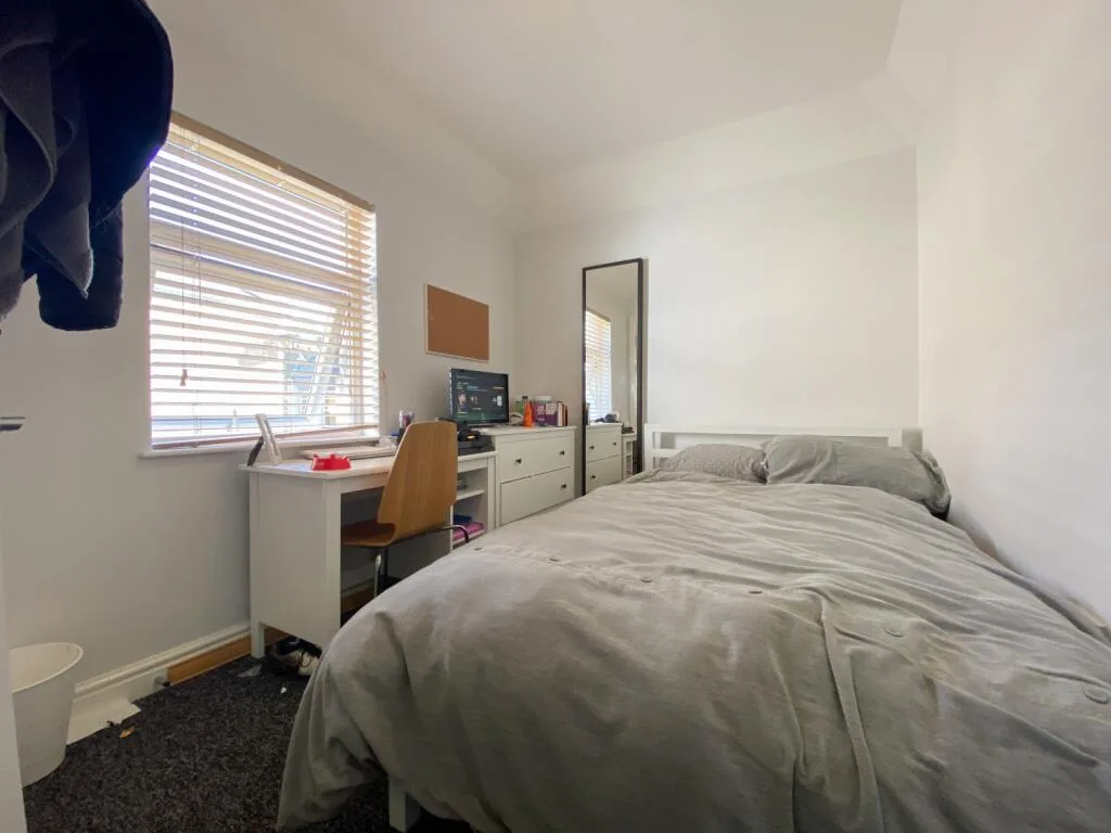 6 bedroom terraced house for rent