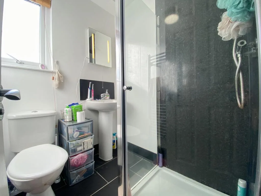 6 bedroom terraced house for rent
