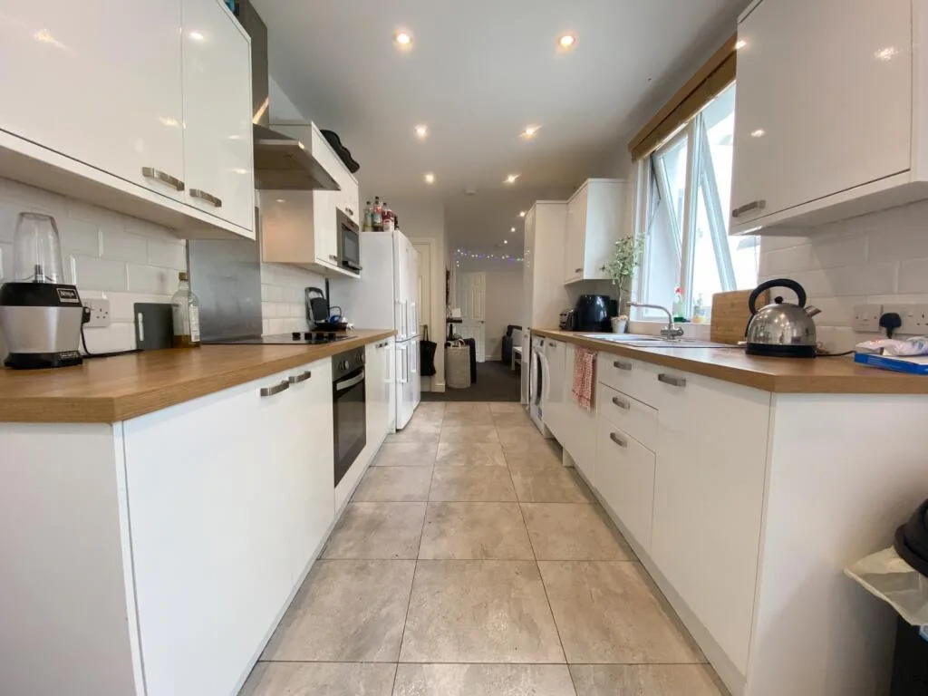 6 bedroom terraced house for rent