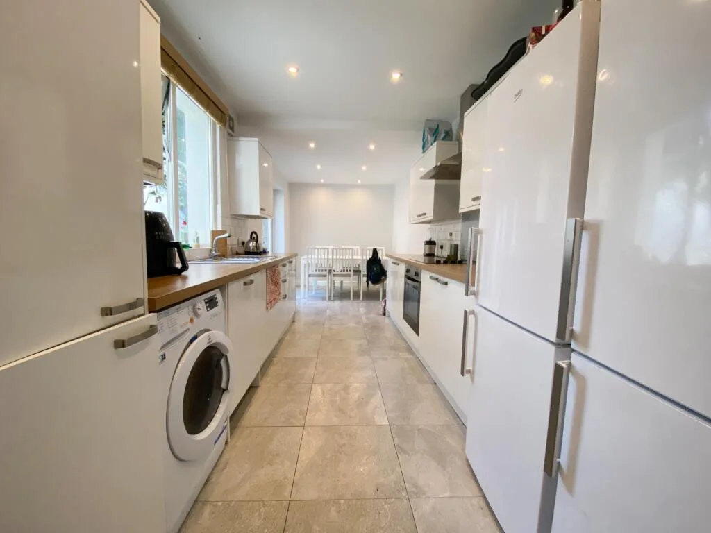 6 bedroom terraced house for rent