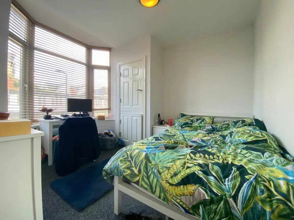 6 bedroom terraced house for rent