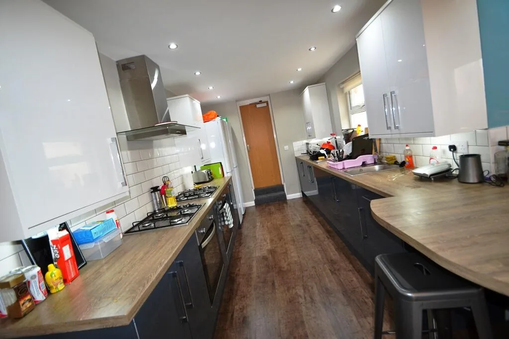 8 bedroom terraced house for rent