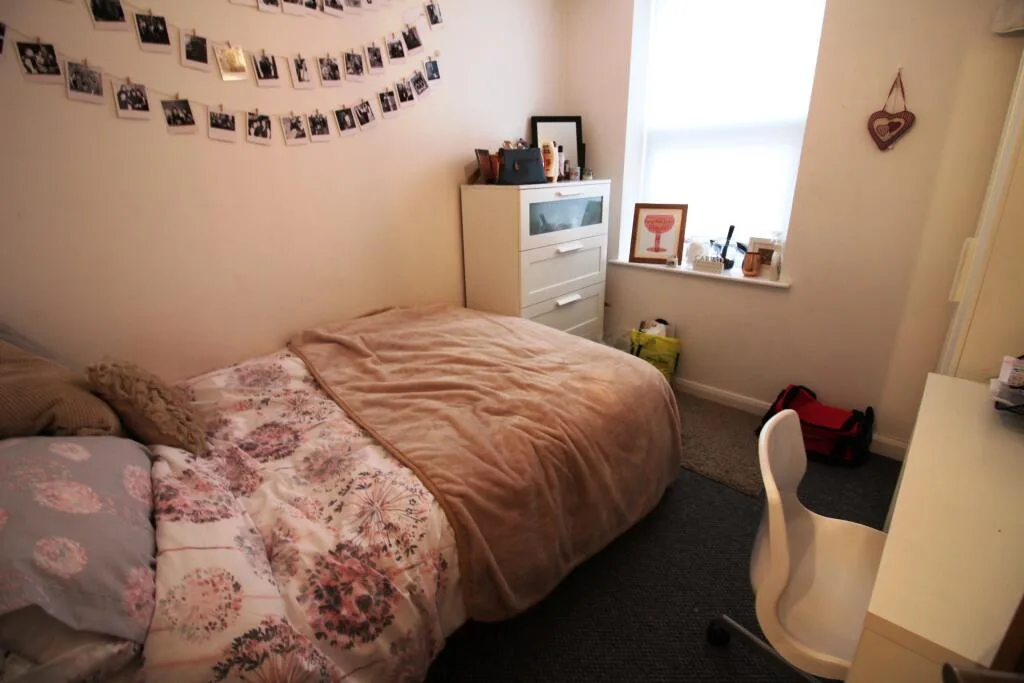 8 bedroom terraced house for rent
