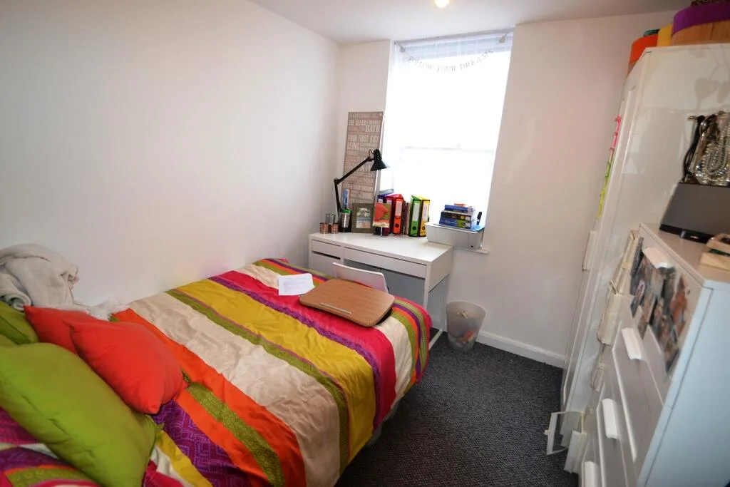 8 bedroom terraced house for rent
