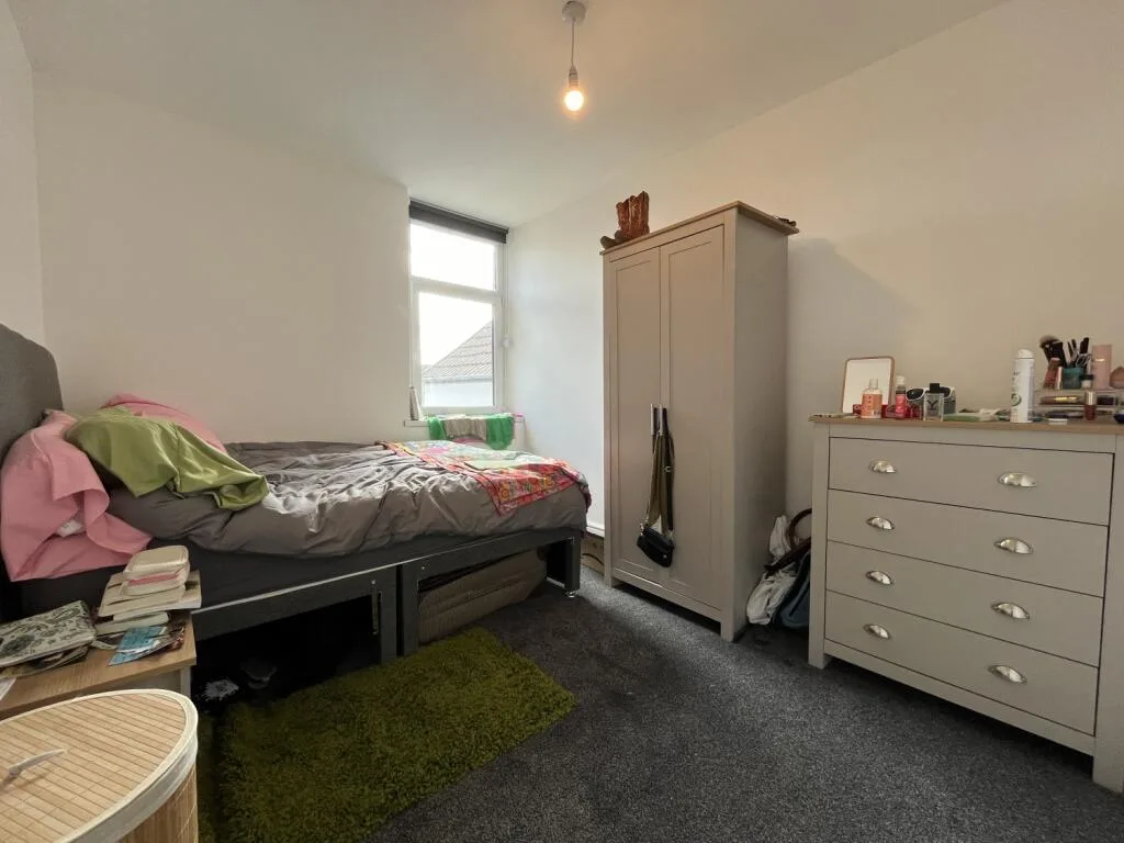 6 bedroom terraced house for rent