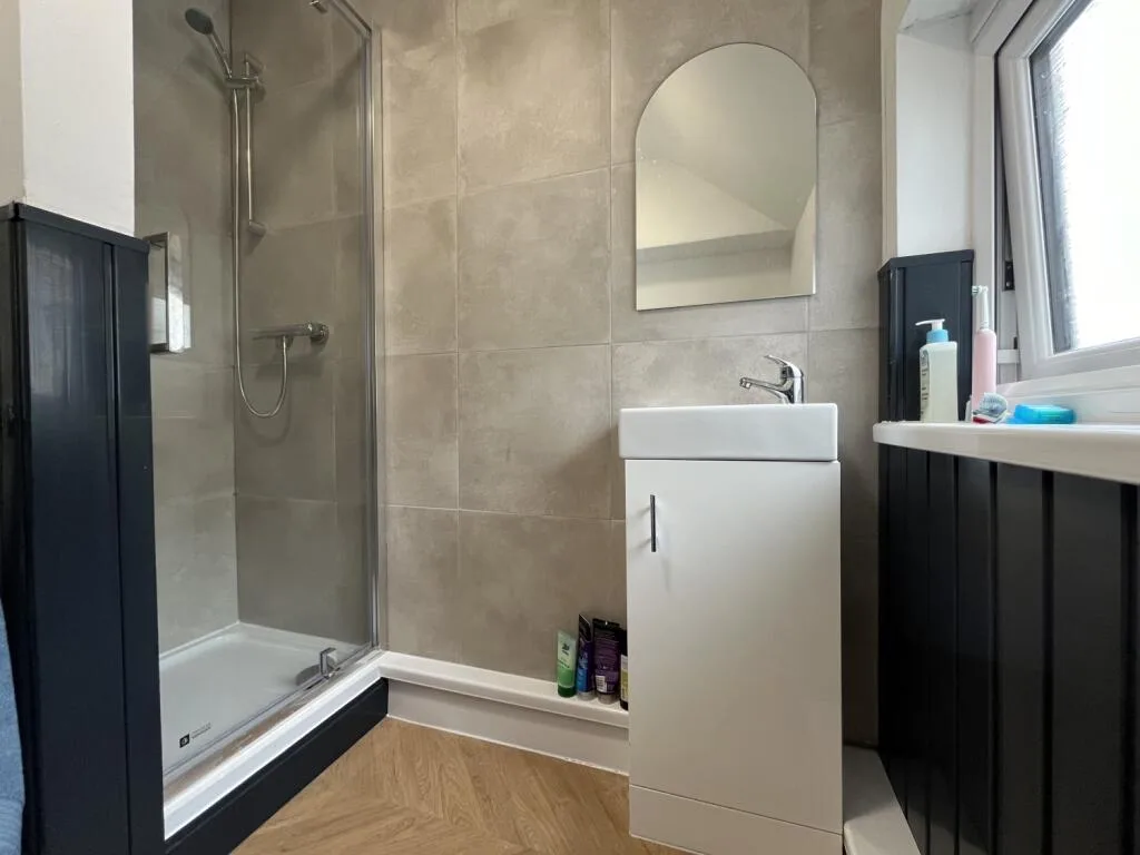6 bedroom terraced house for rent