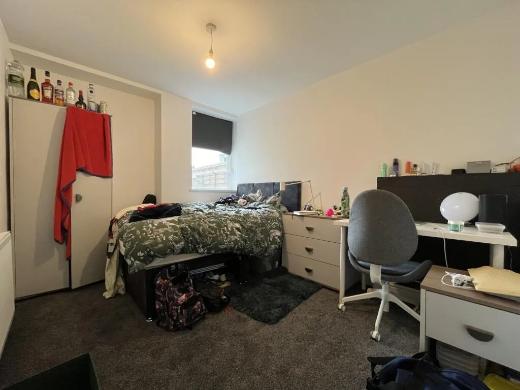 6 bedroom terraced house for rent