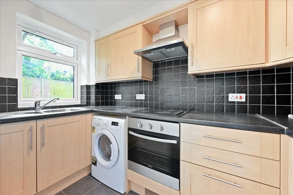 2 bedroom ground floor flat for rent