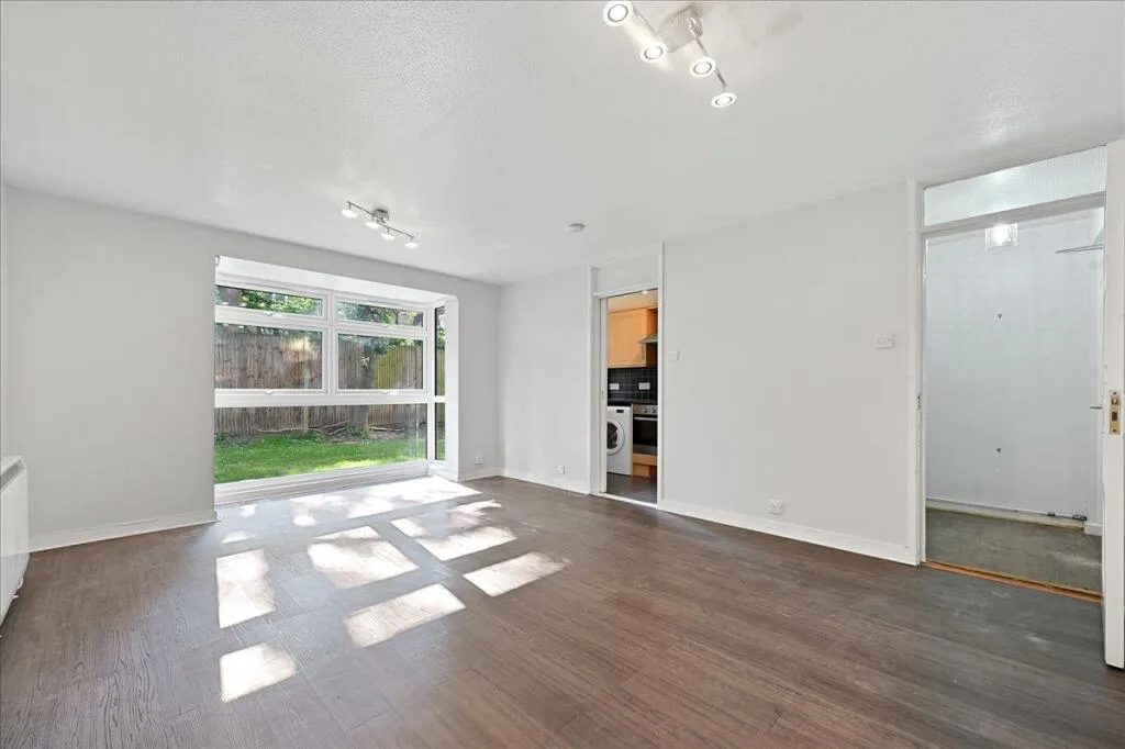 2 bedroom ground floor flat for rent