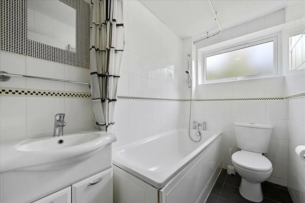 2 bedroom ground floor flat for rent
