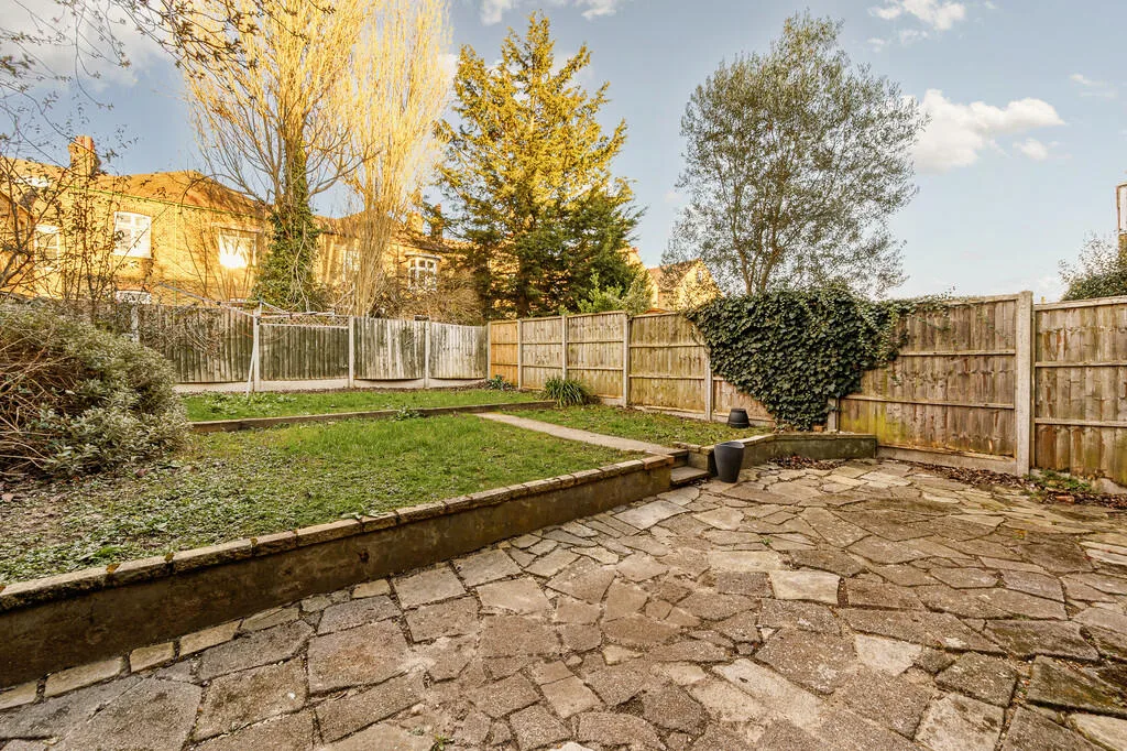 3 bedroom ground floor flat for rent