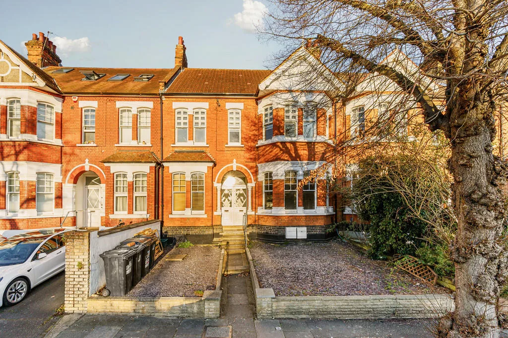 3 bedroom ground floor flat for rent
