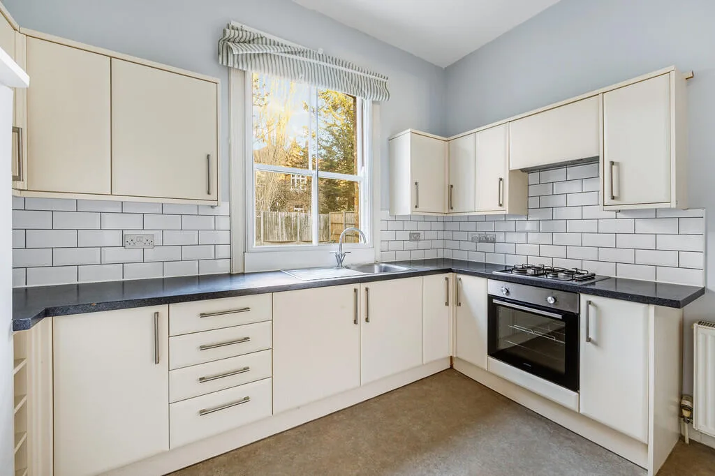 3 bedroom ground floor flat for rent
