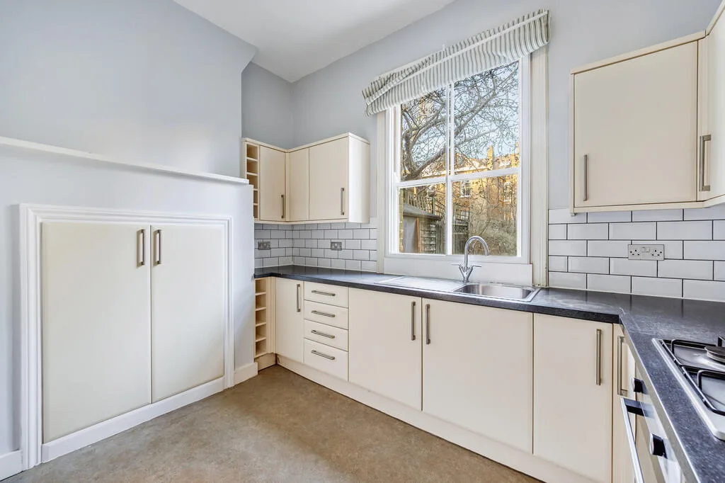 3 bedroom ground floor flat for rent