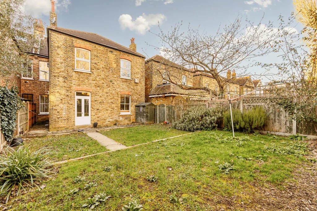 3 bedroom ground floor flat for rent
