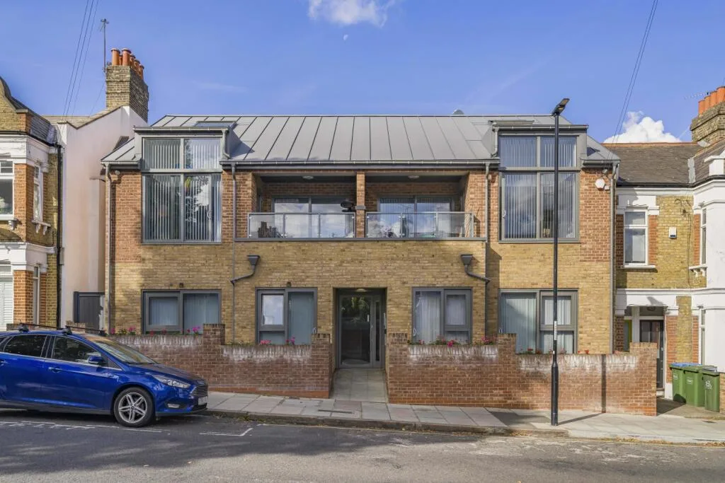 3 bedroom ground floor flat for rent