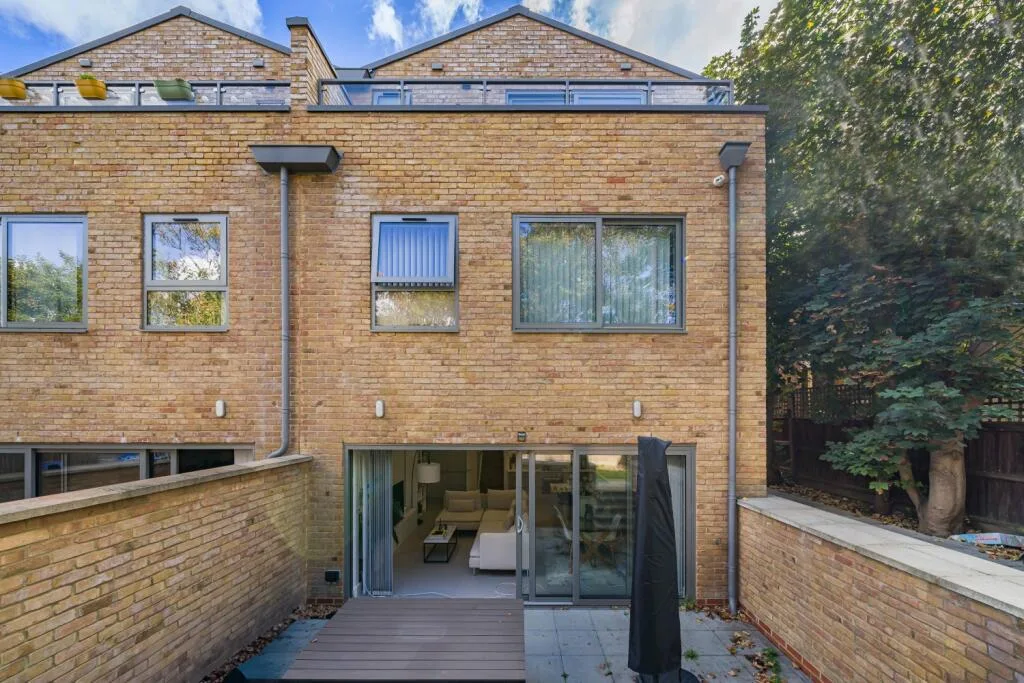 3 bedroom ground floor flat for rent