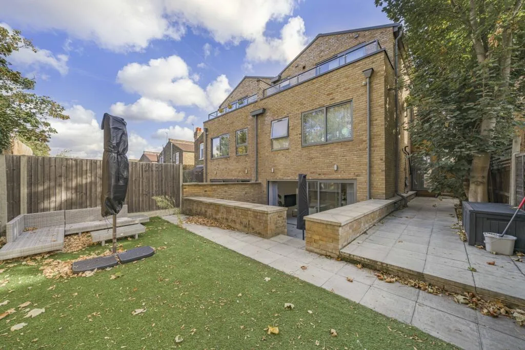 3 bedroom ground floor flat for rent