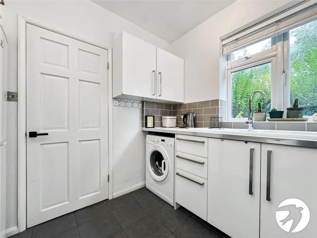 2 bedroom maisonette for rent
