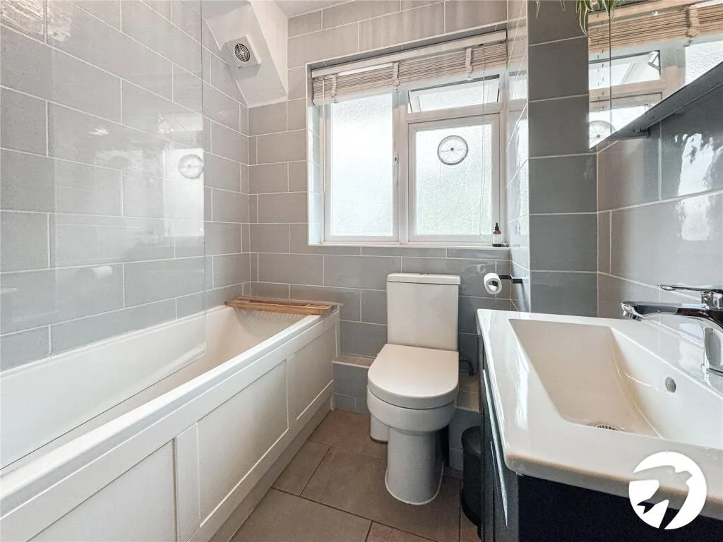 2 bedroom maisonette for rent