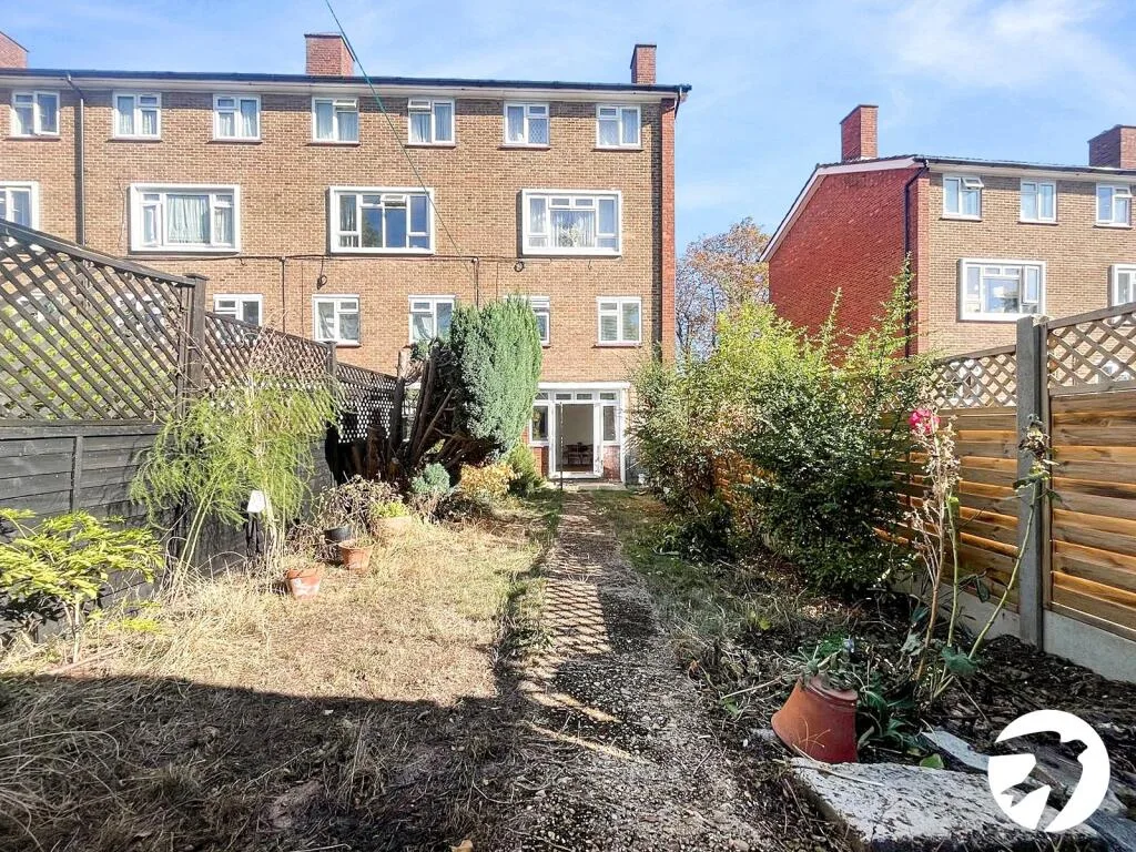 2 bedroom maisonette for rent