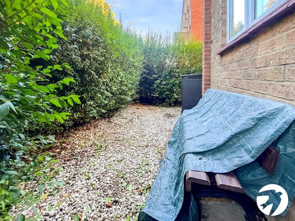 2 bedroom maisonette for rent