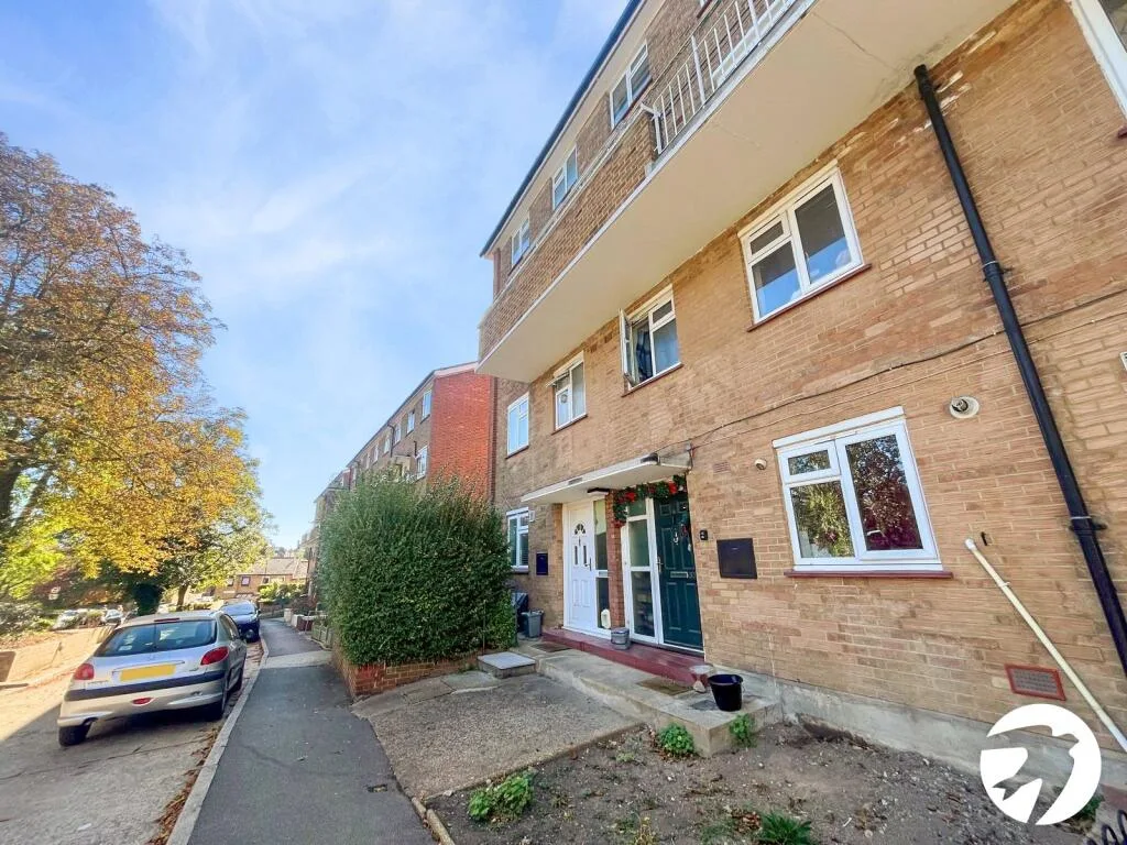 2 bedroom maisonette for rent