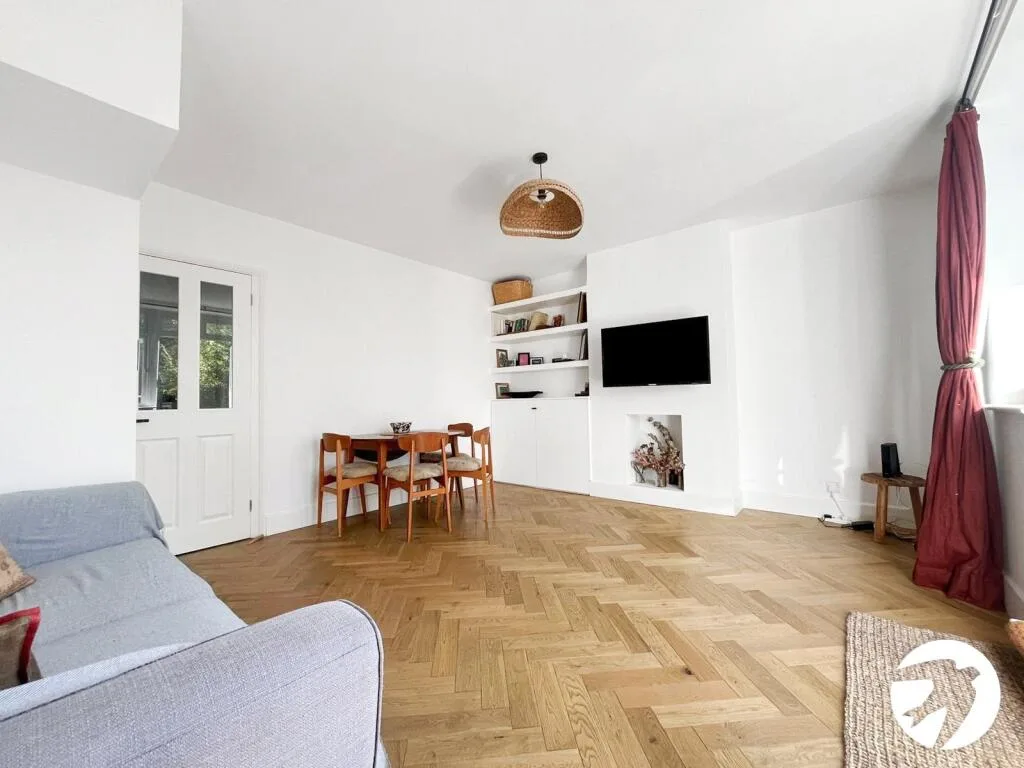2 bedroom maisonette for rent