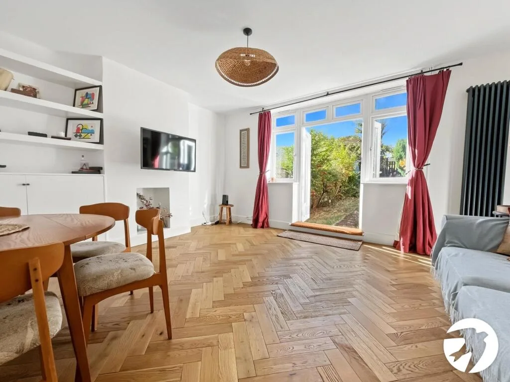 2 bedroom maisonette for rent