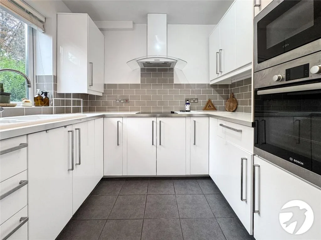 2 bedroom maisonette for rent