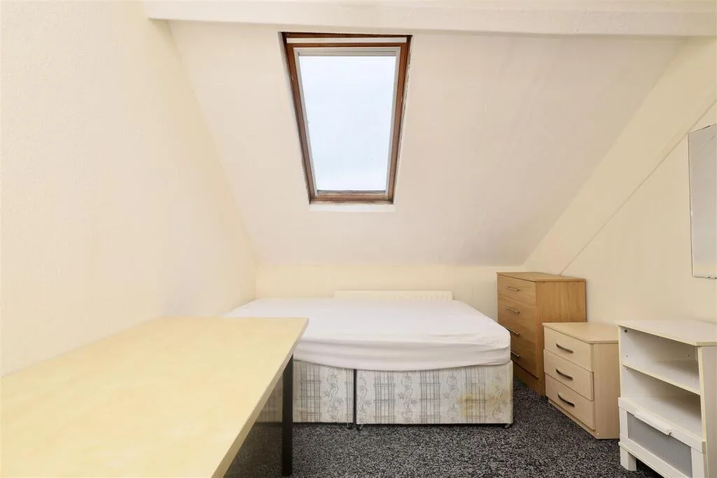 5 bedroom terraced house for rent