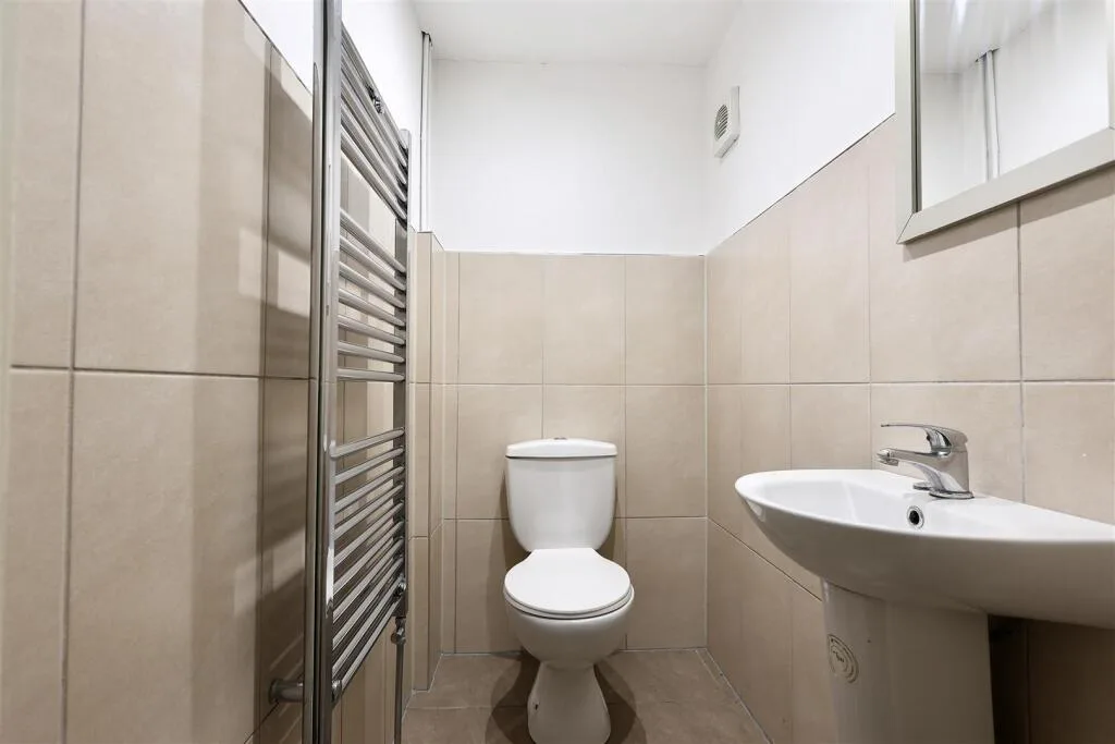 5 bedroom terraced house for rent