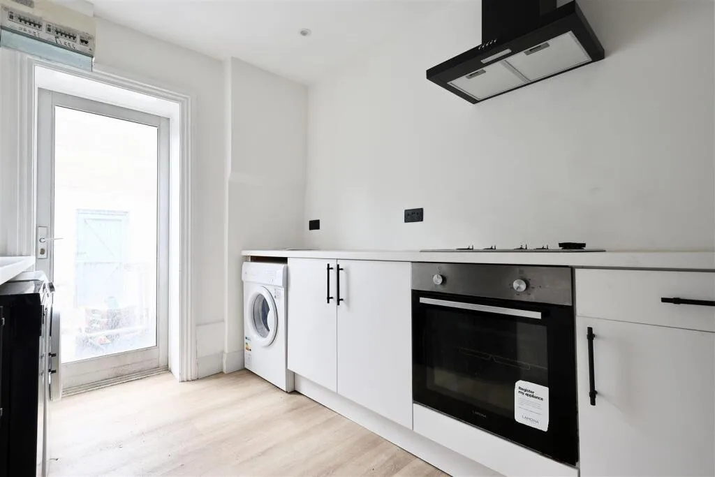 5 bedroom terraced house for rent