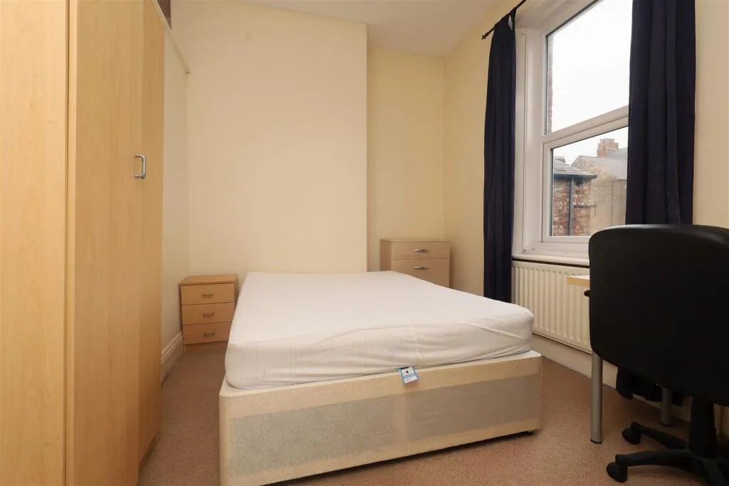 5 bedroom terraced house for rent