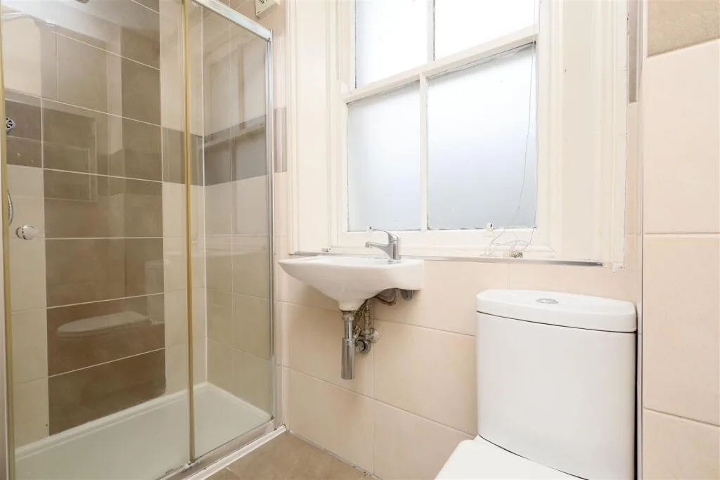 5 bedroom terraced house for rent