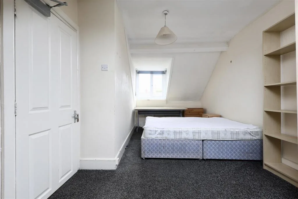 5 bedroom terraced house for rent