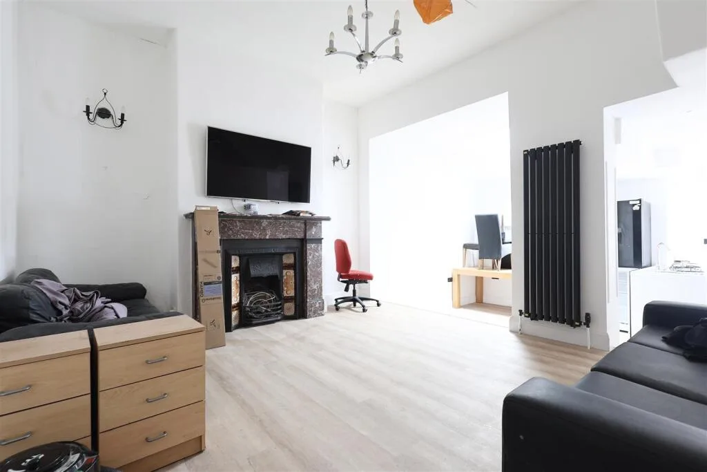 5 bedroom terraced house for rent