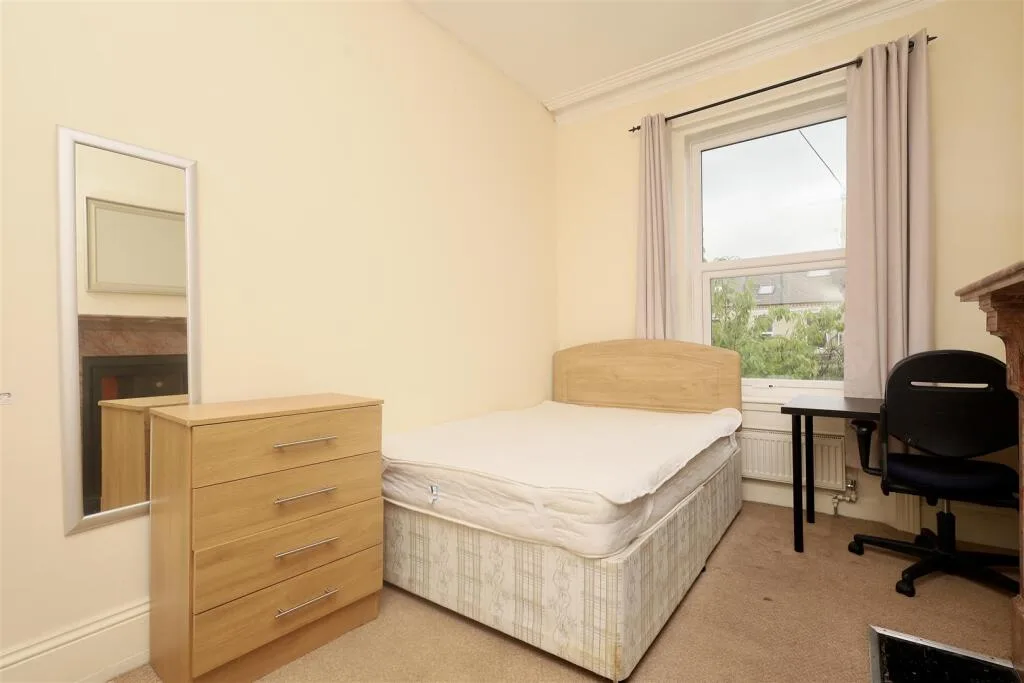6 bedroom terraced house for rent