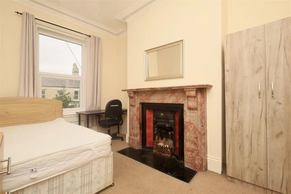 6 bedroom terraced house for rent